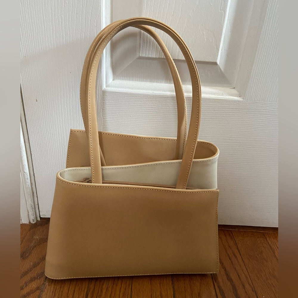 Unique Purse, Top Handle Carry, Tan and Cream. Double Zip Compartments.